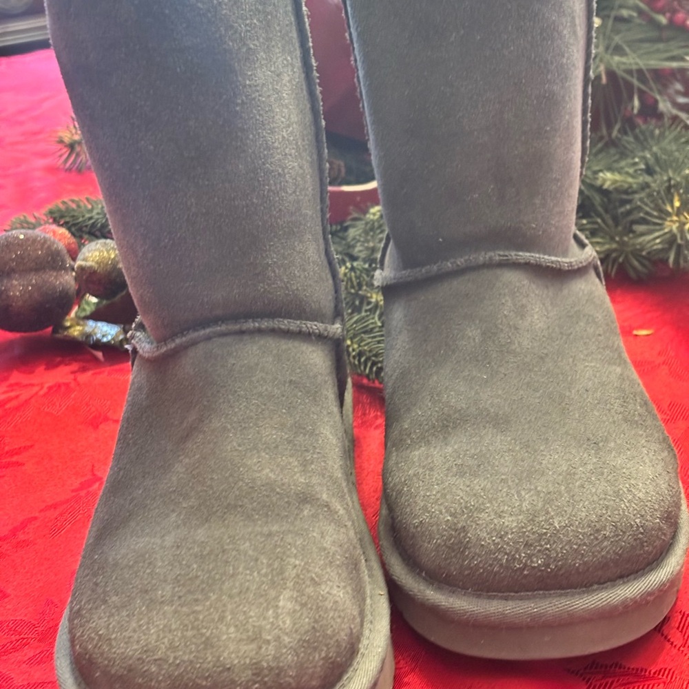 Koolaburra by UGG Grey Boots women's size 6